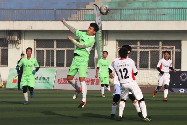 因莫比莱的传奇之路：一位平凡英雄的告别